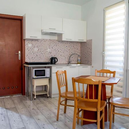 Zielony Zakatek - Apartamenty Nad Jeziorem Ostrowo Troszyn Екстериор снимка